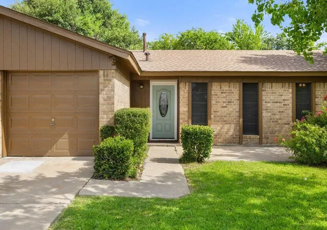 1st image of 704 Brookwood Cir, Taylor, TX 76574 | MLS# 2074218