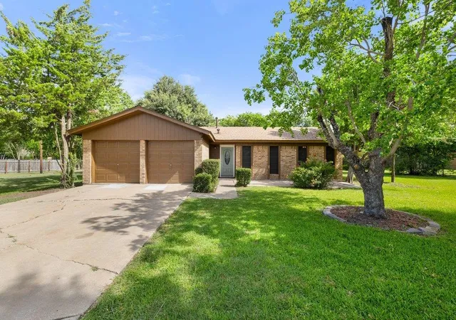 2nd image of 704 Brookwood Cir, Taylor, TX 76574 | MLS# 2074218