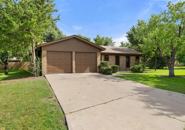 3rd image of 704 Brookwood Cir, Taylor, TX 76574 | MLS# 2074218