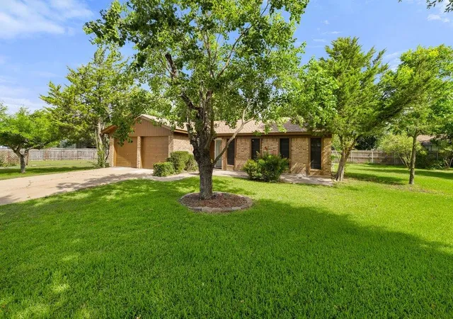 4th image of 704 Brookwood Cir, Taylor, TX 76574 | MLS# 2074218