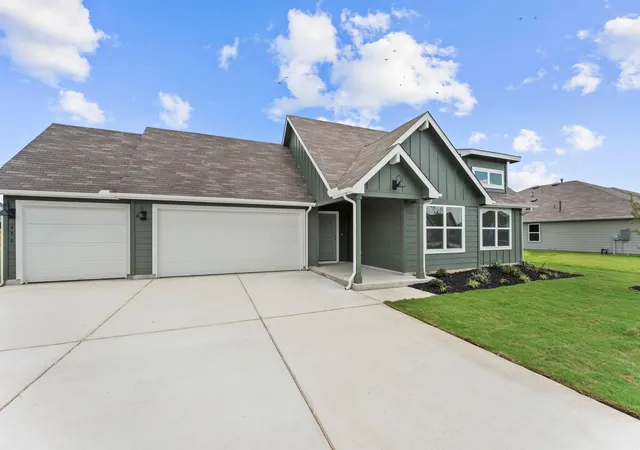2nd image of 450 Kolbo Crossing Cv, Lockhart, TX 78644 | MLS# 8642924