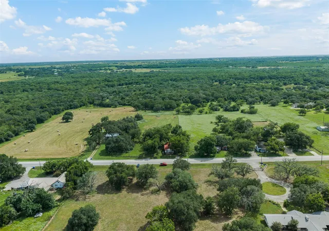 24th image of 2005 W Grand Ave, Yoakum, TX 77995 | MLS# 5761831