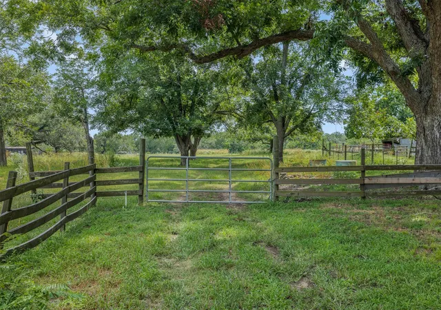 Photo 3 of Single family home for sale at 2005 W Grand Ave, Yoakum, TX 77995 | MLS# 5761831 | Listing updated on 2026-09-24