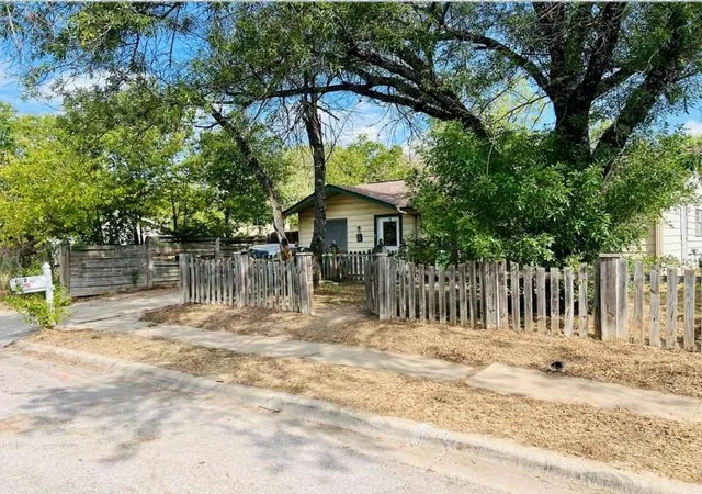 2nd image of 6112 Larch Ter, Austin, TX 78741 | MLS# 7157463