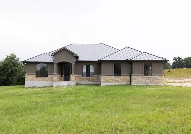 Homes for sale in Luling, TX | 111 Powder Rdg, Luling, TX 78648 | MLS# 7835131