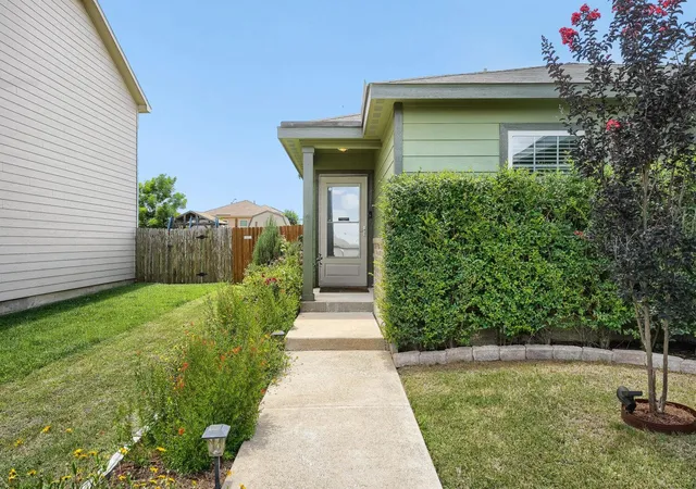Photo 3 of Single family home for sale at 116 Millers Loop, Jarrell, TX 76537 | MLS# 6840649 | Listing updated on 2026-09-24