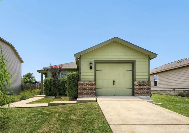 Photo 3 of Single family home for sale at 116 Millers Loop, Jarrell, TX 76537 | MLS# 6840649 | Listing updated on 2026-09-24