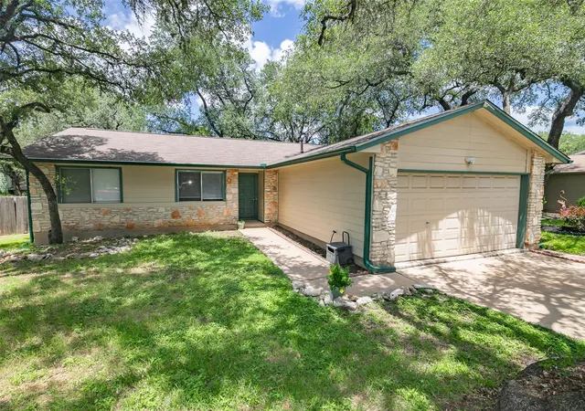 Photo 2 of Single family home for sale at 3312 Galesburg Dr, Austin, TX 78745 | MLS# 5612959 | Listing updated on 2026-10-01