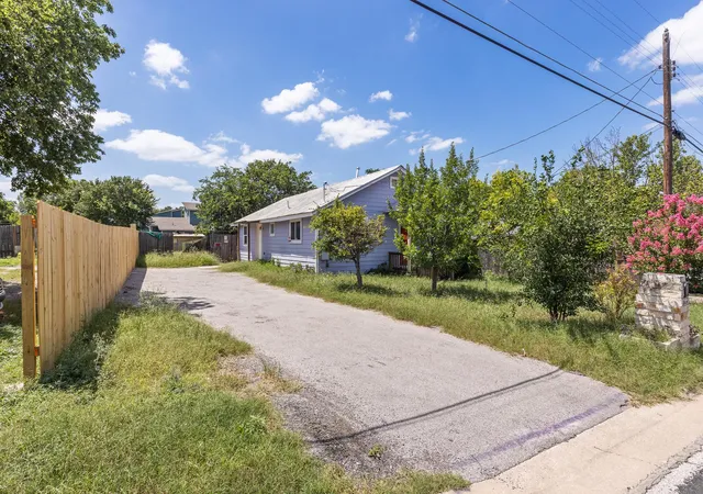 Photo 2 of Sale Pending at 7402 Providence Ave, Austin, TX 78752 | MLS# 8481404 | Listing updated on 2026-09-04