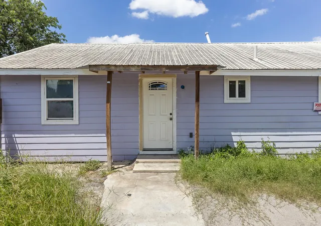 Photo 2 of Sale Pending at 7402 Providence Ave, Austin, TX 78752 | MLS# 8481404 | Listing updated on 2026-09-04