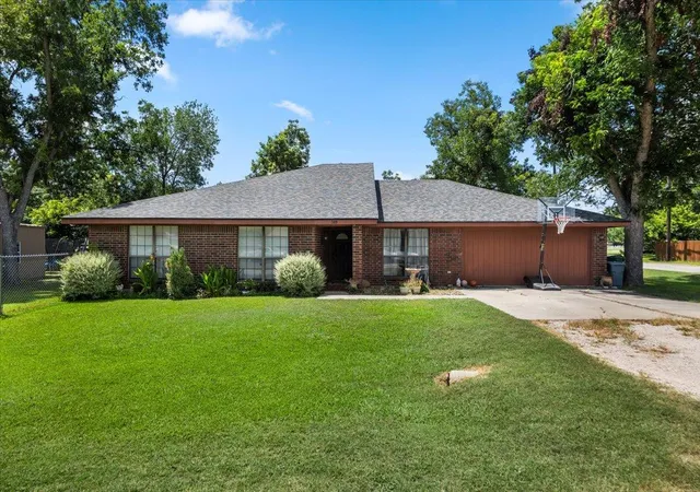Homes for sale in Thorndale, TX | 309 W Moerbe Dr, Thorndale, TX 76577 | MLS# 9893289