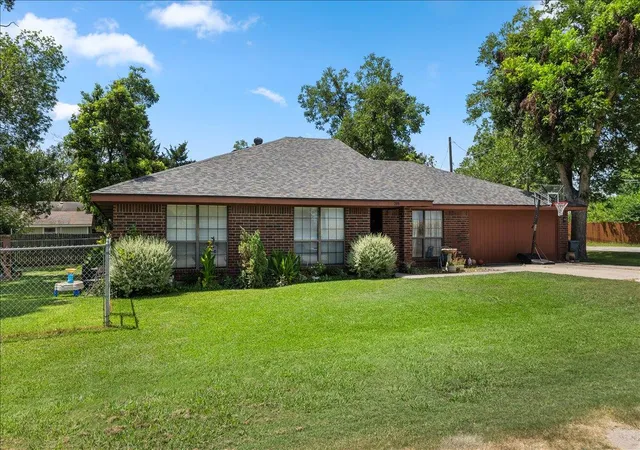 Homes for sale in Thorndale, TX | 309 W Moerbe Dr, Thorndale, TX 76577 | MLS# 9893289