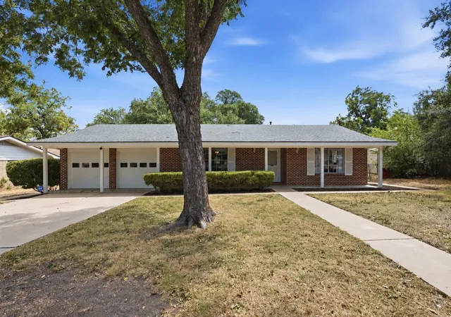 Single family home for sale at 11605 N Oaks Dr, Austin, TX 78753 | MLS# 8808986