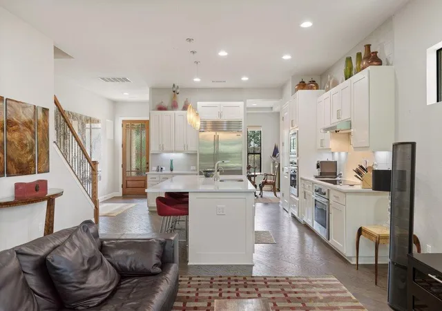 5th image of 2 Prestonwood Cv, Lakeway, TX 78734 | MLS# 8005783