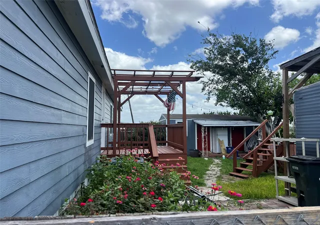 3rd image of 330 Grandview Dr, San Marcos, TX 78666 | MLS# 7322836