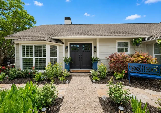 Photo 2 of Single family home for sale at 1811 Cando Ct, Lakeway, TX 78734 | MLS# 5256311 | Listing updated on 2026-08-30
