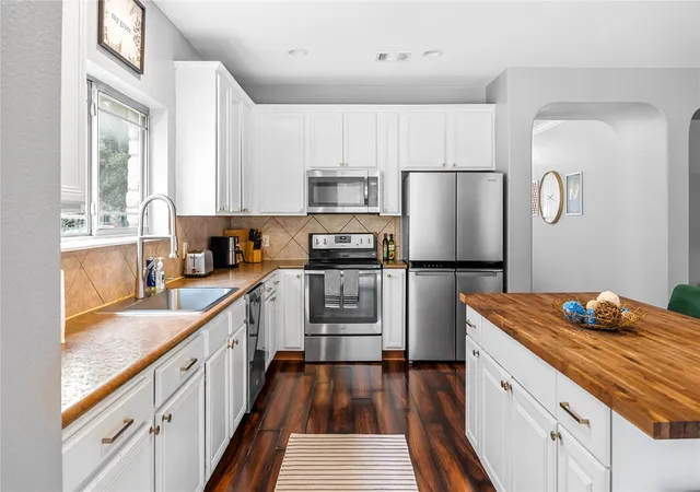Photo 4 of Single family home for sale at 321 Angel Oak St, Austin, TX 78748 | MLS# 7926736 | Listing updated on 2026-09-01