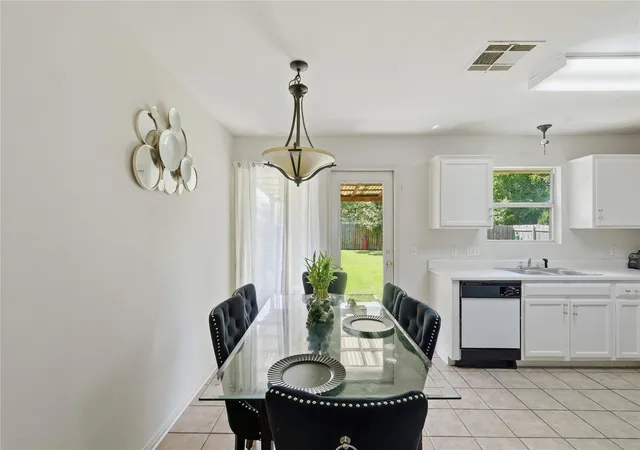 Photo 4 of Single family home for sale at 310 Raintree Dr, Georgetown, TX 78626 | MLS# 9514064 | Listing updated on 2026-10-09