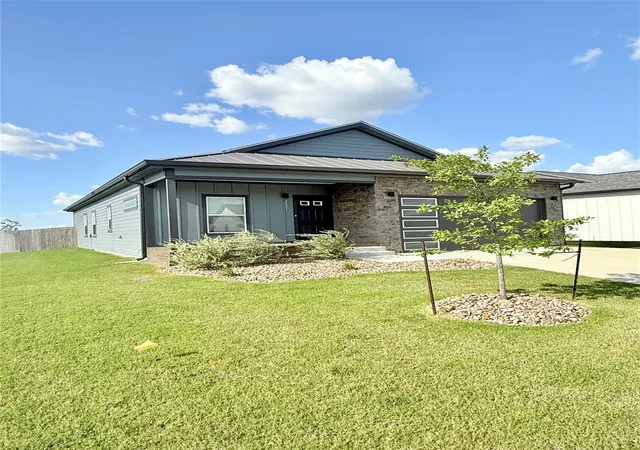 2nd image of 2031 Applewood Dr, Lockhart, TX 78644 | MLS# 3363471