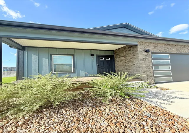 3rd image of 2031 Applewood Dr, Lockhart, TX 78644 | MLS# 3363471
