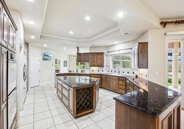 Photo 4 of Single family home for sale at 101 Flint Rock Trl, Spicewood, TX 78669 | MLS# 9315095 | Listing updated on 2026-09-15