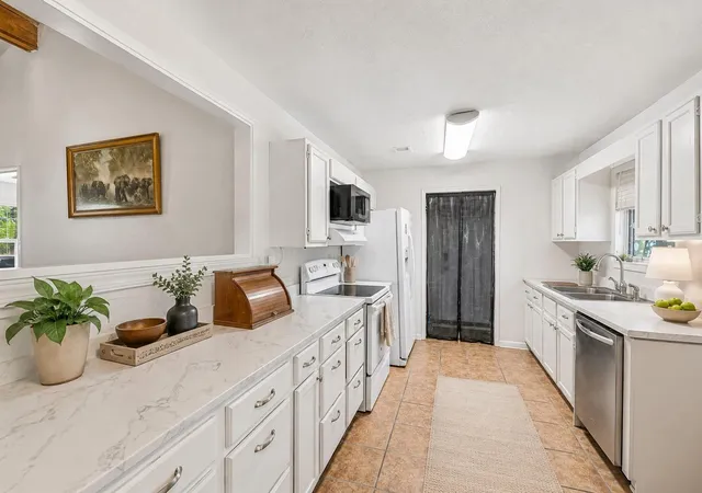 Photo 3 of Single family home for sale at 508 River Hills Dr, San Marcos, TX 78666 | MLS# 8190408 | Listing updated on 2026-08-03