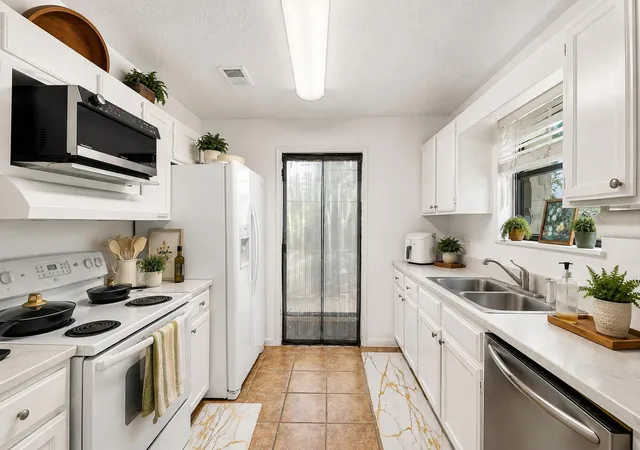Photo 3 of Single family home for sale at 508 River Hills Dr, San Marcos, TX 78666 | MLS# 8190408 | Listing updated on 2026-08-03