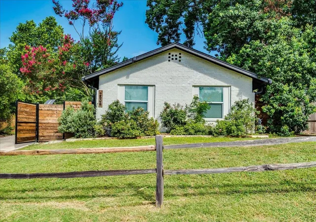 Photo 1 of Single family home for sale at 2506 Audubon Pl, Austin, TX 78741 | MLS# 2116285 | Listing updated on 2026-08-21