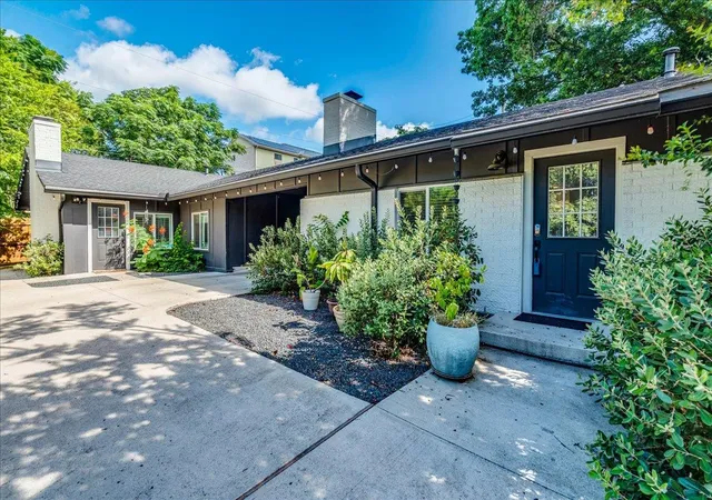 Photo 2 of Single family home for sale at 2506 Audubon Pl, Austin, TX 78741 | MLS# 2116285 | Listing updated on 2026-08-21