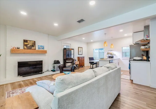 Photo 3 of Single family home for sale at 2506 Audubon Pl, Austin, TX 78741 | MLS# 2116285 | Listing updated on 2026-08-21