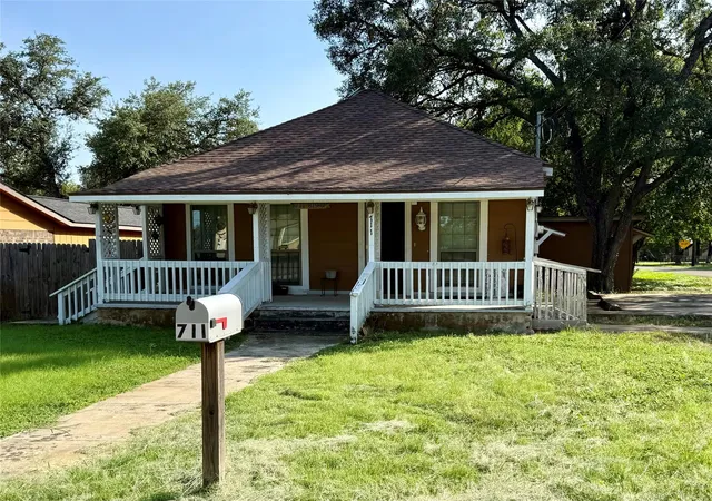 1st image of 711 N Bishop St, San Marcos, TX 78666 | MLS# 2247627