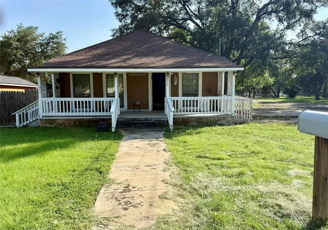 2nd image of 711 N Bishop St, San Marcos, TX 78666 | MLS# 2247627