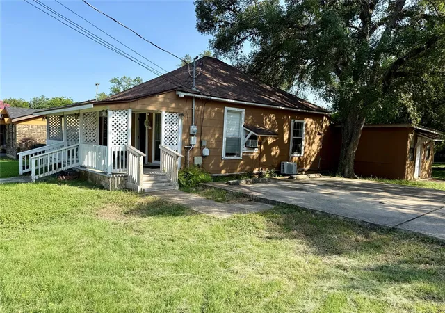 4th image of 711 N Bishop St, San Marcos, TX 78666 | MLS# 2247627