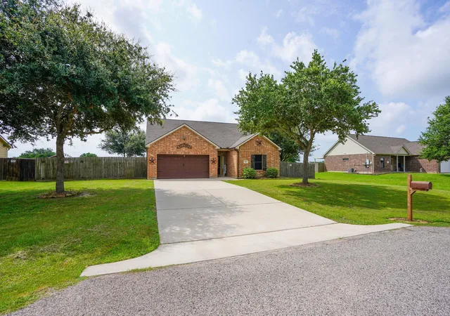 Homes for sale in Sealy, TX | 5942 Wild Flower Rd, Sealy, TX 77474 | MLS# 4530898