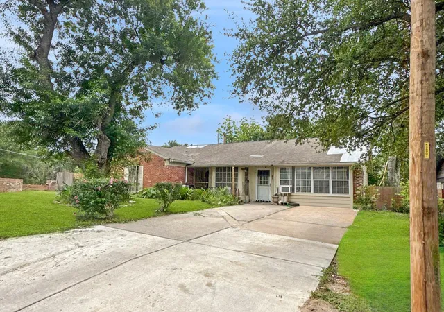 Photo 8 of Single family home for sale at 5205 Stone Gate Dr, Austin, TX 78721 | MLS# 6539228 | Listing updated on 2026-08-24