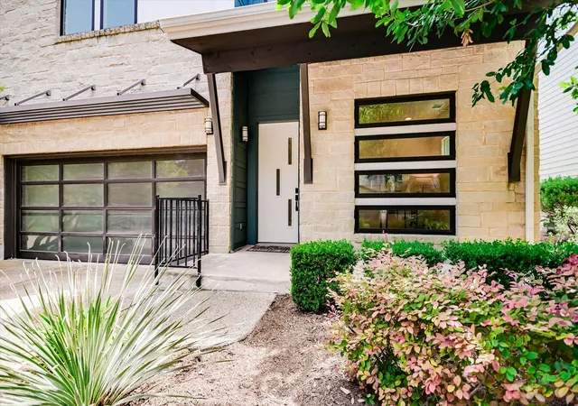 Photo 2 of Sale Pending at 2807 Del Curto Rd #J, Austin, TX 78704 | MLS# 8793447 | Listing updated on 2026-08-13