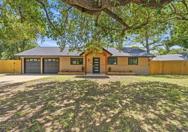Photo 3 of Single family home for sale at 2004 Teakwood Dr, Austin, TX 78757 | MLS# 3932177 | Listing updated on 2026-10-08