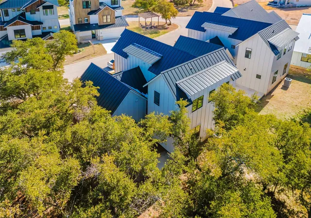Homes for sale in Spicewood, TX | 2404 Bruin Dr, Spicewood, TX 78669 | MLS# 8500369