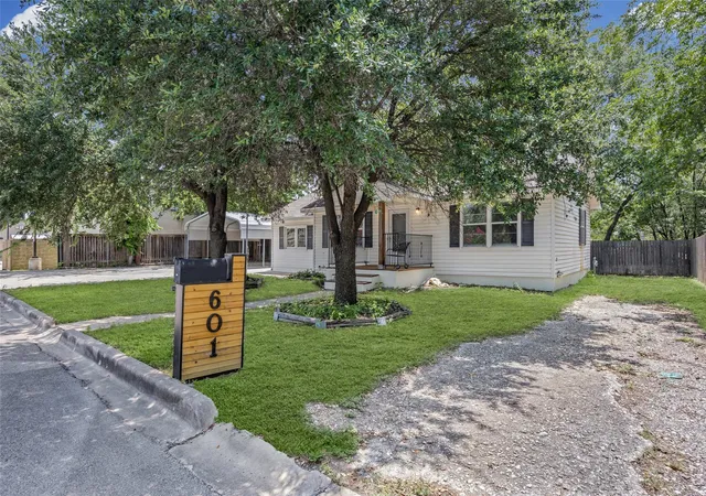 2nd image of 601 Zunker St, San Marcos, TX 78666 | MLS# 3913111