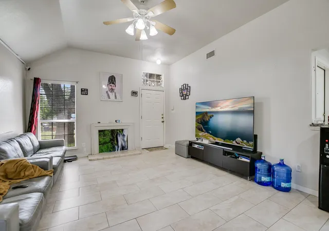 3rd image of 11708 Kings Vw Ct, Austin, TX 78750