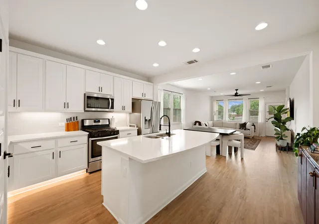 Photo 3 of Single family home for sale at 6907 Short Run Ln, Buda, TX 78610 | MLS# 9505368 | Listing updated on 2026-08-24