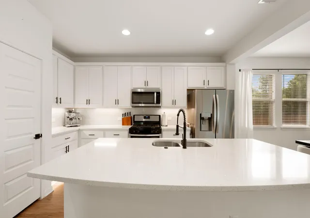 Photo 4 of Single family home for sale at 6907 Short Run Ln, Buda, TX 78610 | MLS# 9505368 | Listing updated on 2026-08-24