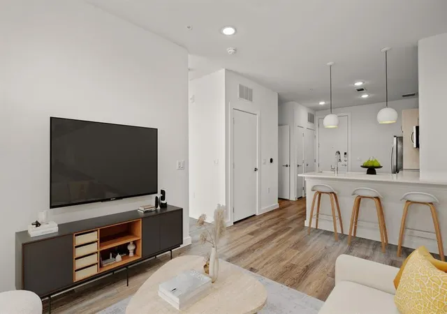 2nd image of 6324 N Lamar Blvd #404, Austin, TX 78752 | MLS# 5792099