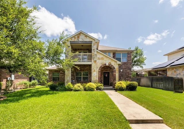 Photo 1 of Single family home for sale at 201 Sycamore St, Georgetown, TX 78633 | MLS# 9411282 | Listing updated on 2026-09-04