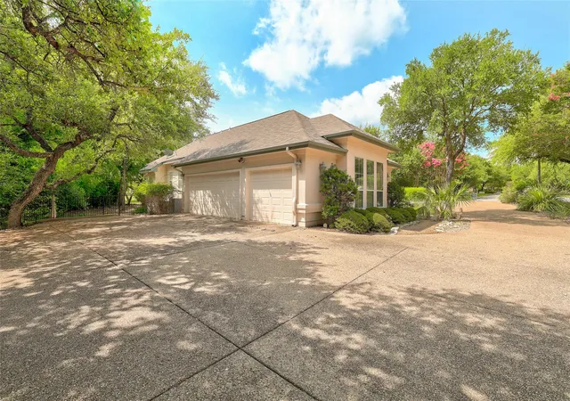 Photo 2 of Single family home for sale at 33 Meadows End, Georgetown, TX 78628 | MLS# 9052453 | Listing updated on 2026-08-12