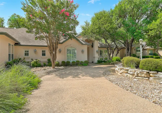 Photo 4 of Single family home for sale at 33 Meadows End, Georgetown, TX 78628 | MLS# 9052453 | Listing updated on 2026-08-12