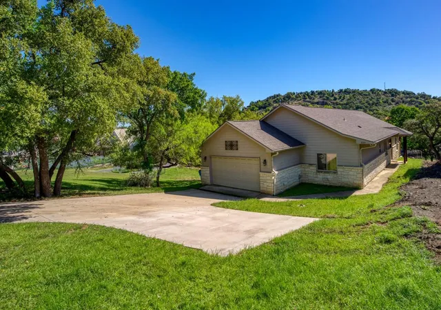 Homes for sale in Sunrise Beach, TX | 333 Sandy Mountain Dr, Sunrise Beach, TX 78643 | MLS# 5641282