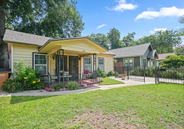 Photo 1 of Single family home for sale at 1908 Holly St, Austin, TX 78702 | MLS# 4600837 | Listing updated on 2026-08-31