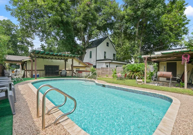 Photo 22 of Single family home for sale at 1908 Holly St, Austin, TX 78702 | MLS# 4600837 | Listing updated on 2026-08-31