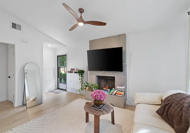 Listing Photo 5 - Condo for sale in building located at 12811 Copper Cliff Ave, Austin, TX 78727 - Unit #B
